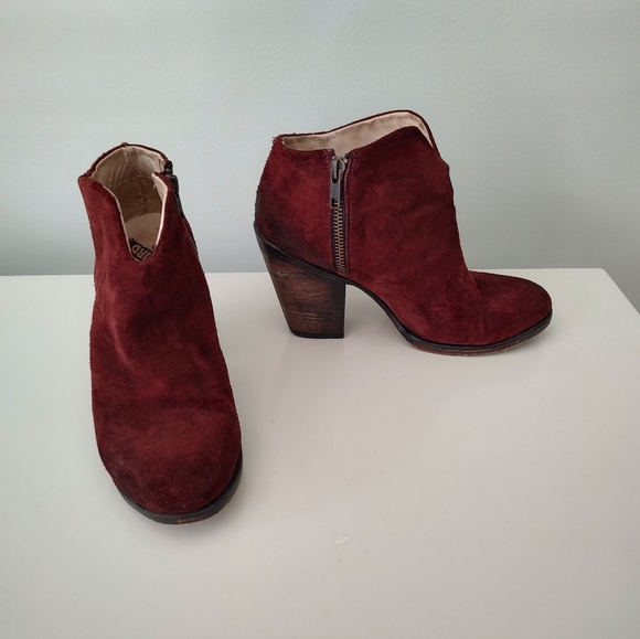 Freebird Detroit Maroon Wine Suede Heeled Distressed Ankle Booties Size 6